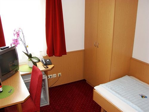 Business Hotel Boblingen-Sindelfingen Экстерьер фото
